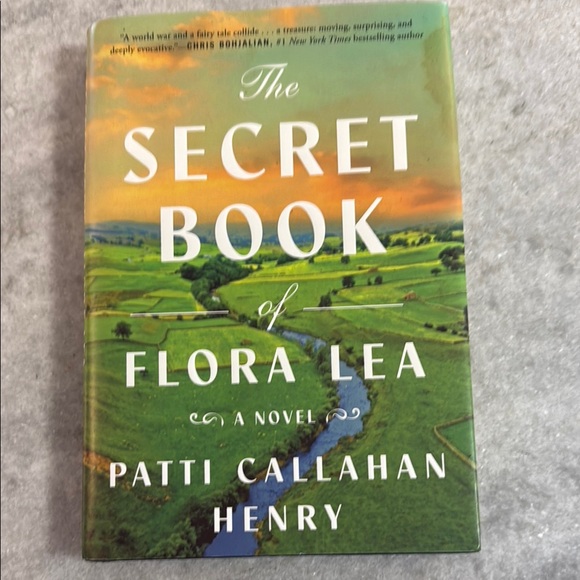 book Other - The Secret Book of Flora Lea by Patti Callahan Henry